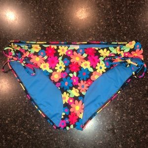 NWT NO BOUNDARIES RAINBOW SWIM BOTTOMS SIZE XL HIPPIE FLOWER LINED BIKINI